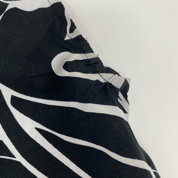 Women’s Banana Republic black and white pattern button down tank top Size XS - Picture 5 of 7